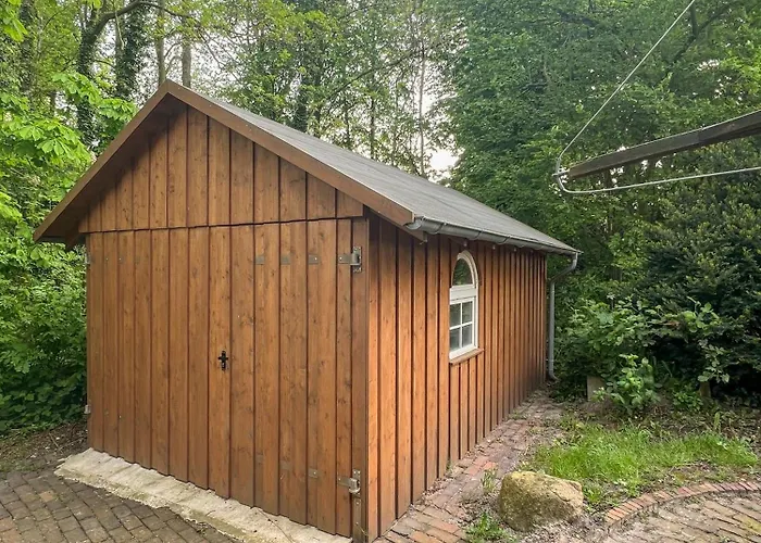 Friesenhaus Fuer 6 Gaeste Mit Grossem Garten Lejlighed *