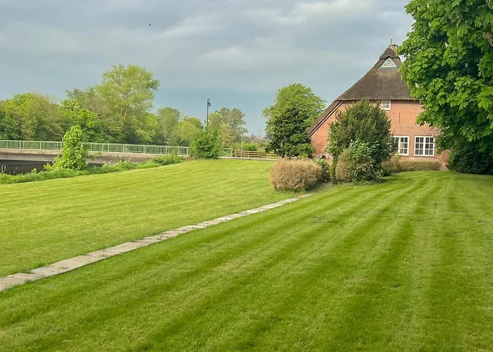 Friesenhaus Fuer 6 Gaeste Mit Grossem Garten *