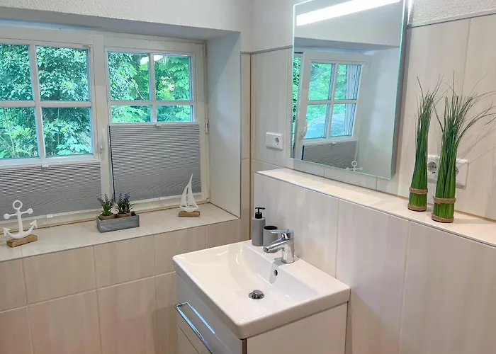 Friesenhaus Fuer 6 Gaeste Mit Grossem Garten Lejlighed *